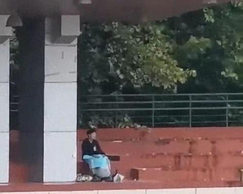 武汉操场吃瓜事件视频,一场校园风波的视觉记录