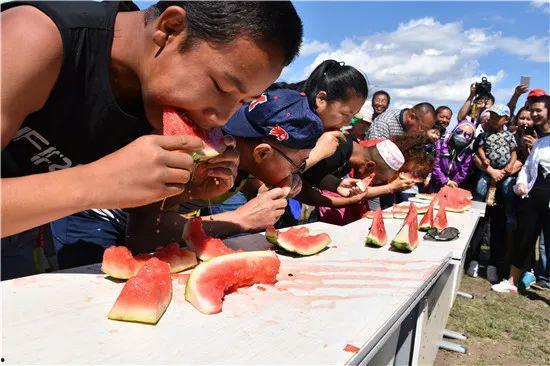 新疆吃瓜比赛视频大全,瓜果飘香，欢乐无限